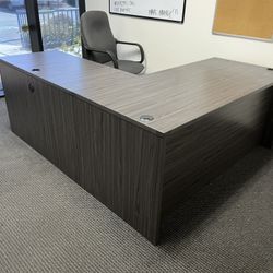 Office Table 66x77