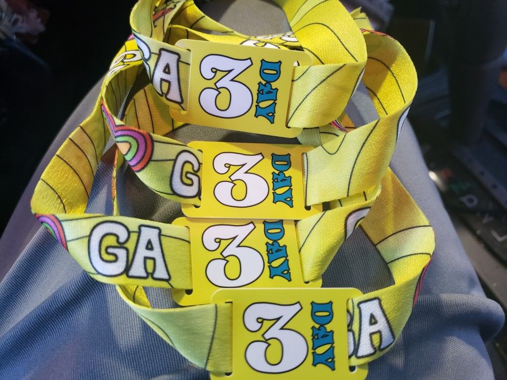 SELLING SUNDAY SUMMER SMASH WRISTBANDS!!!