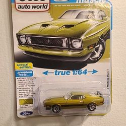 Auto World 1973 FORD MUSTANG MACH 1 BRIGHT GREEN GOLD 1/64  64482-AWSP173 A 