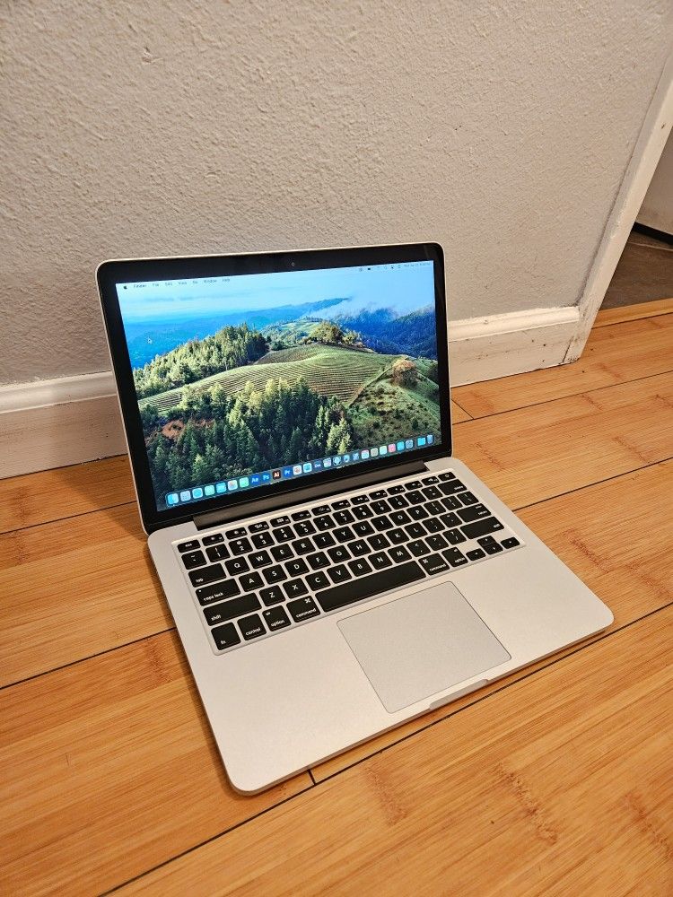 Macbook pro 13 inch core i5 8gb 256gb ssd, charger, final cut, logic, Adobe, office, or best offers