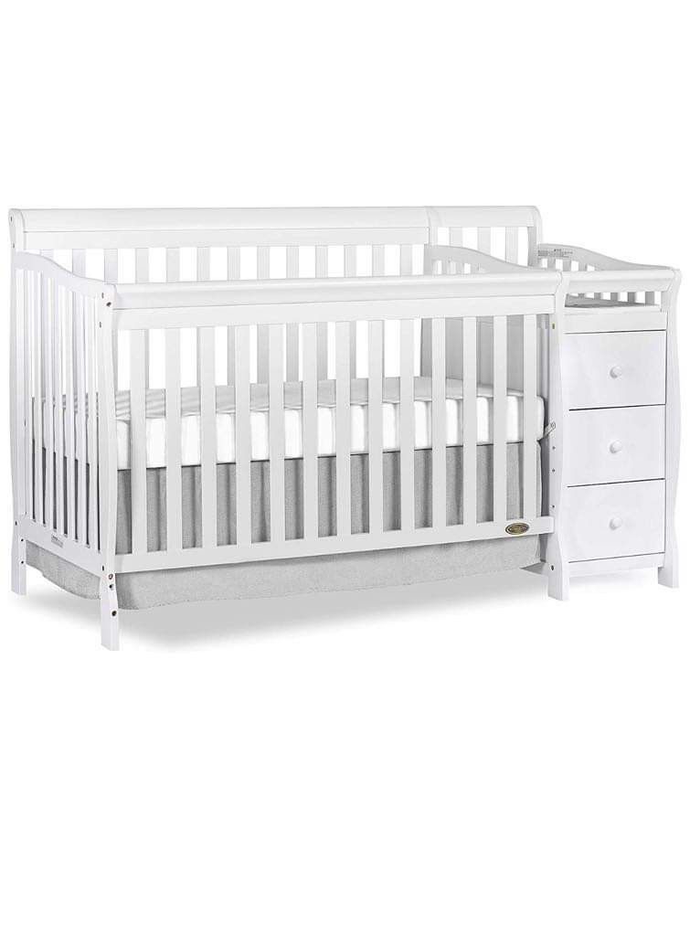 Baby Crib / Taddler Bed w/Changing table & Drawer Storage