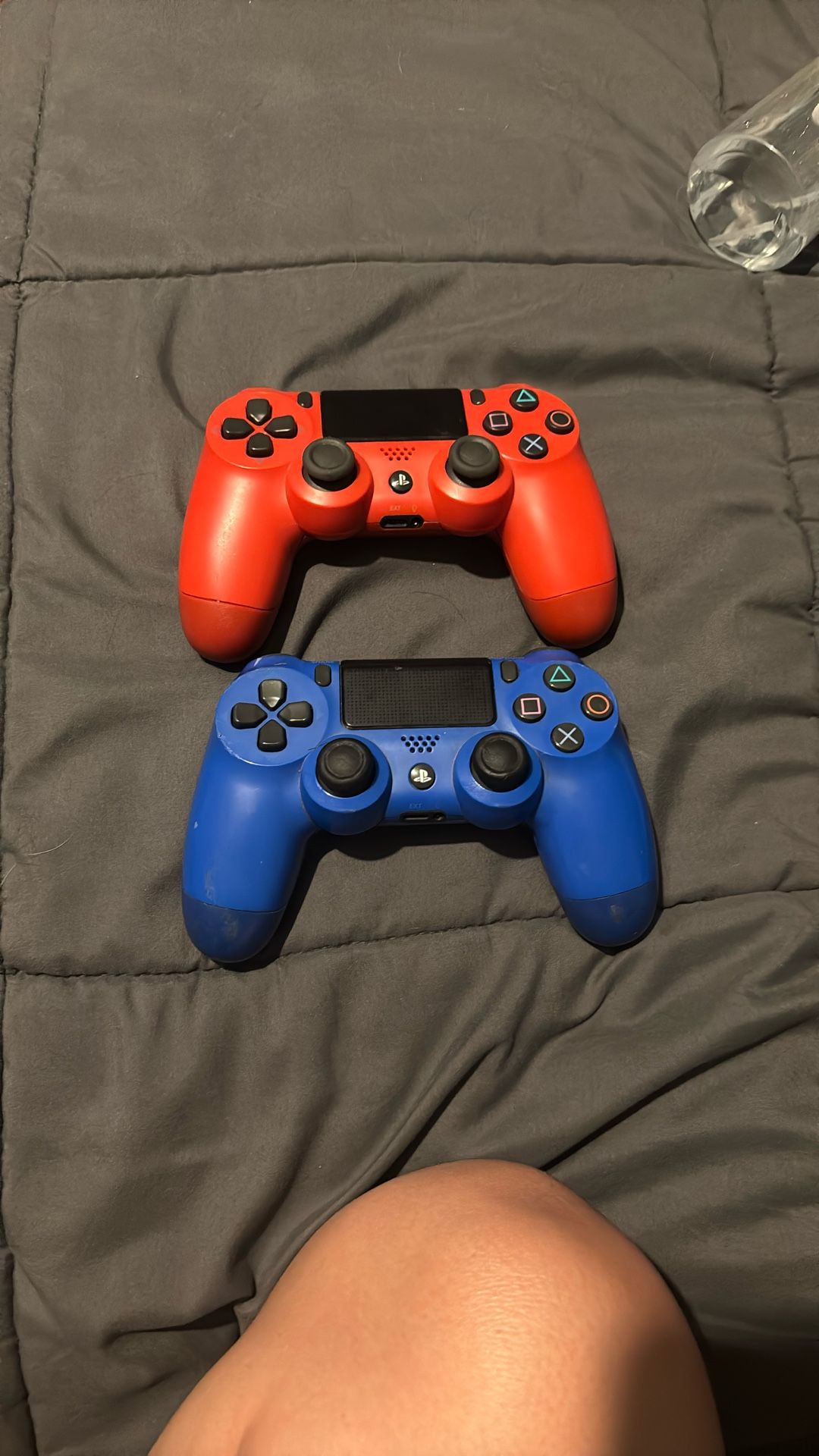 2 Ps4 Controllers