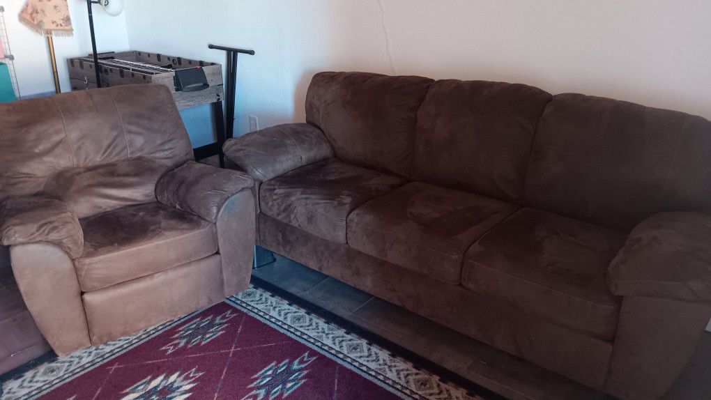 Matching Sofa And Recliner 