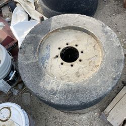 Solid asphalt tires for bobcat