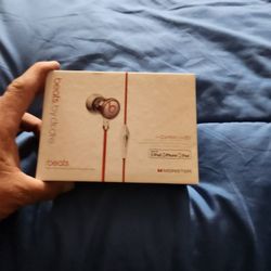 Beats By Dre First Gen . Head Phones White /red Cord 