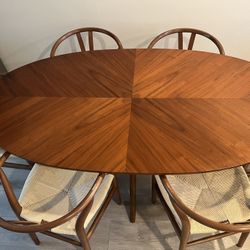 Castlery Dining Table With 6 Chairs