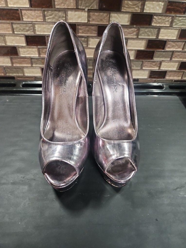 Signature Sole By SHOEDAZZLE SIZE 8