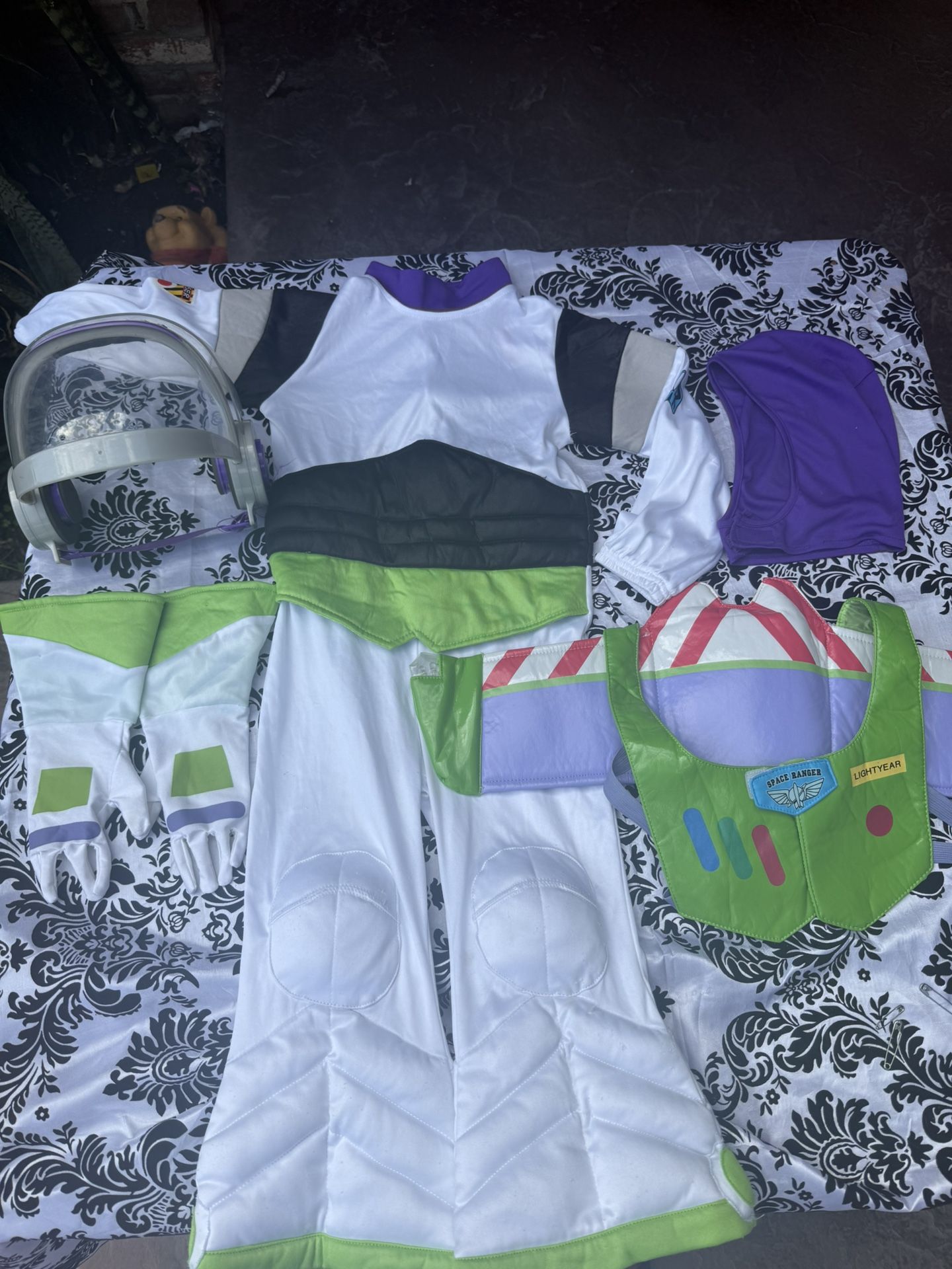 Disney Pixar Buzz Lightyear Light-Up Costume for Boys â Toy Story Size 4 Used