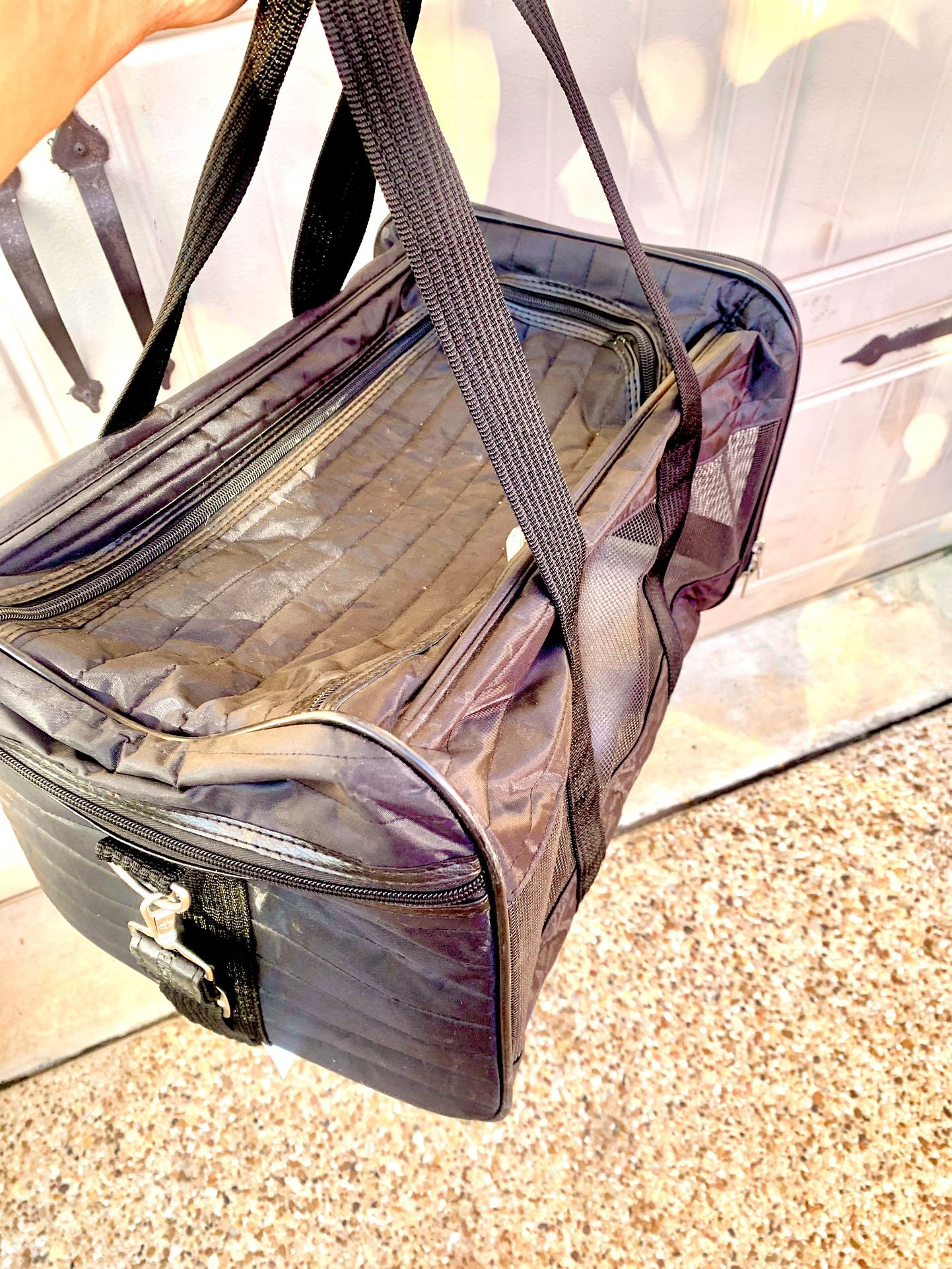 PET TRAVEL CARRIER 19”long X 13”wide(lots Of COMPARTMENTS )(great SHAPE & CONDITION:10/10)