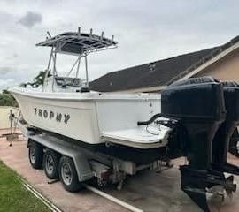 1996 27 Ft Trophy Boat In Very Good Condition