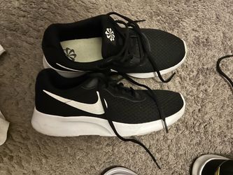 Womens Nike Tanjun Black White Sneakers, Size 9/1/2 , Adidas, Puma , Skechers, Size 9 . Brand new in box Fila , size 9 . Boots size 9 . All in Used go