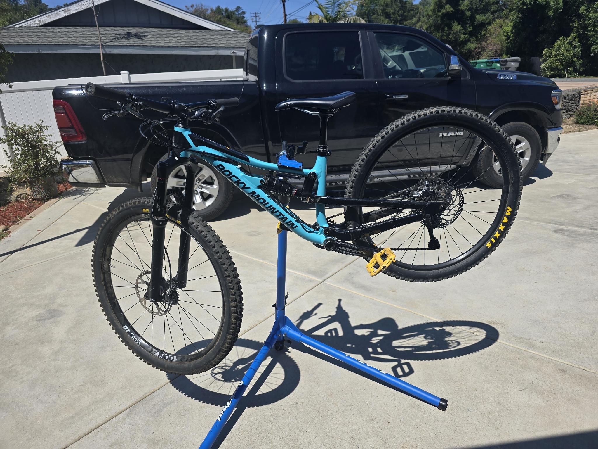 Blue Rocky Mountain Reaper 26 Mountain Bike