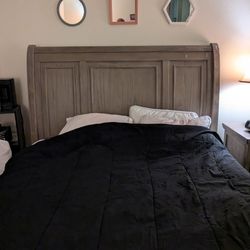 Rustic Wood Queen Sleighbed Bedroom Set From Mor Furniture-IF posted-ITS AVAILABLE!