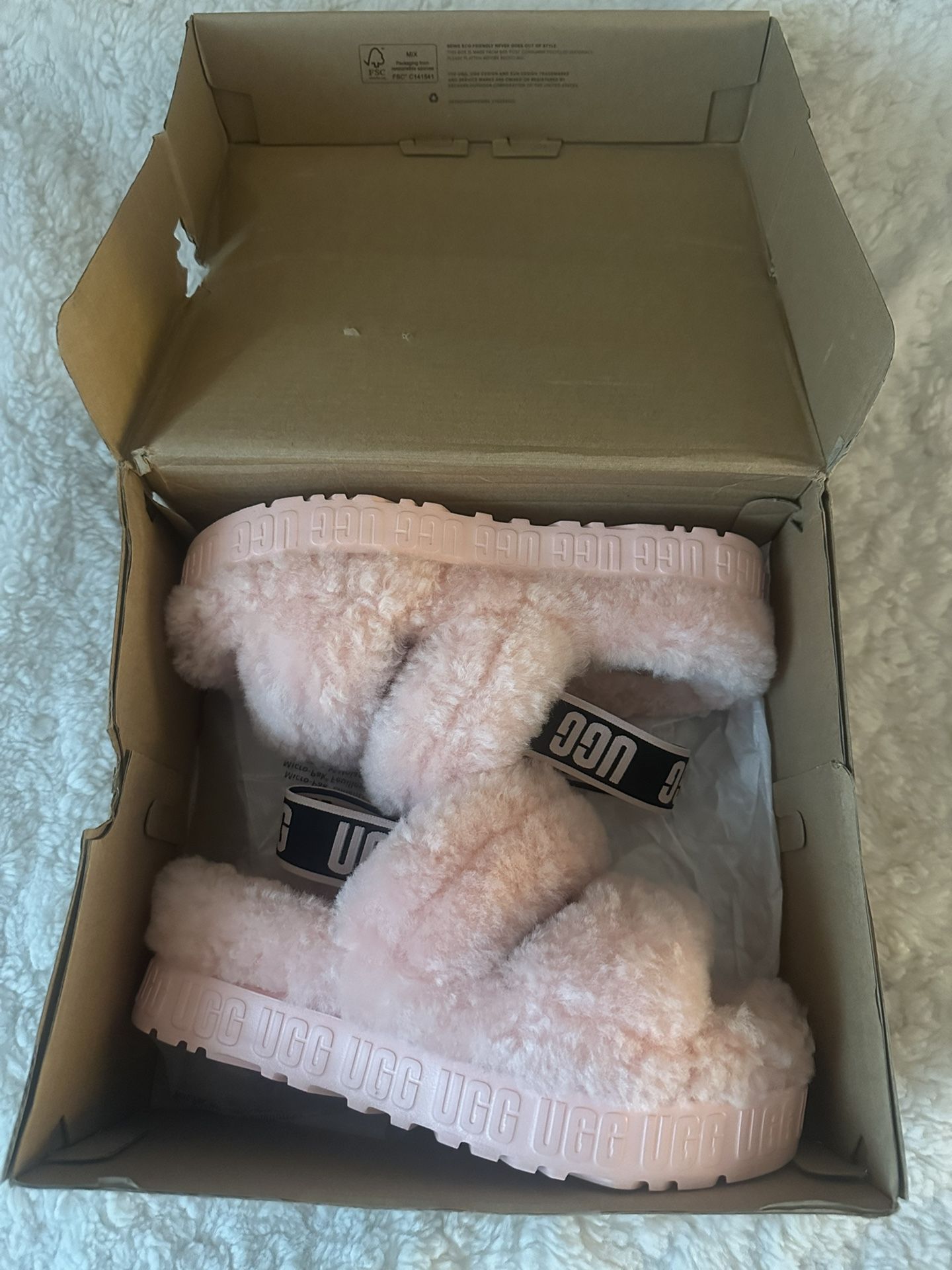 UGG • SLIPPERS