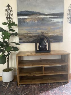 Entertainment/Shelf Table