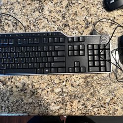 Dell KB5222 Business Multimedia Wired Keyboard With Mouse