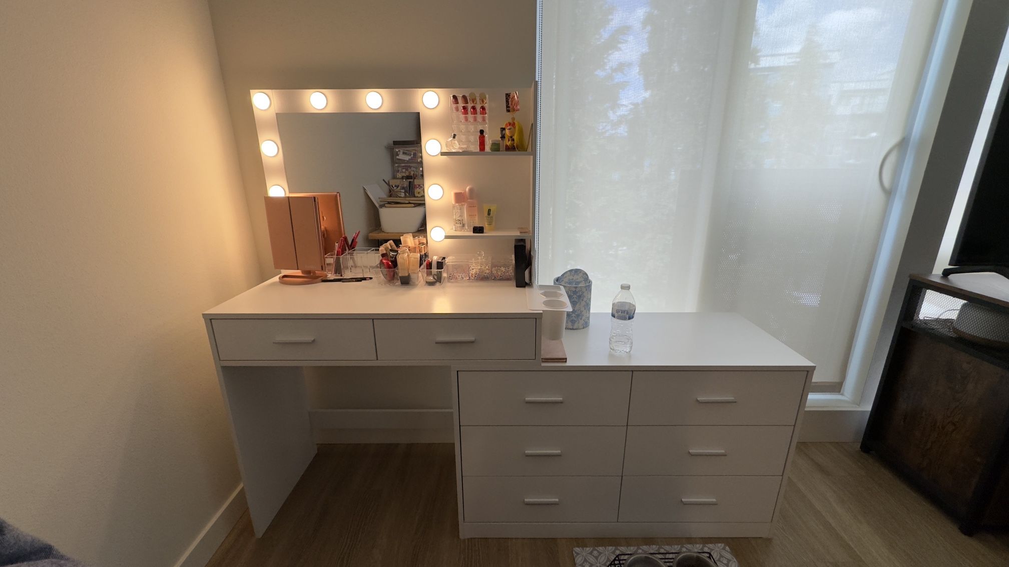 Vanity Makeup table Beauty