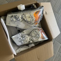 Headlight Assembly For Chrysler Town & Country 2008-2016 For Grand Caravan 2011-2019 Chrome Housing Amber Reflector Clear Lens Driver and Passenger Si