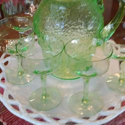 DEPRESSION VASELINE GLASS PITCHER/GLASSES