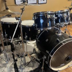 PDP Concept Maple 7pc Comes With Custom a Cymbals (14inch Hihat, 16 Crash, 18 Crash And 20inch Sratus Ride) All Hardware Included
