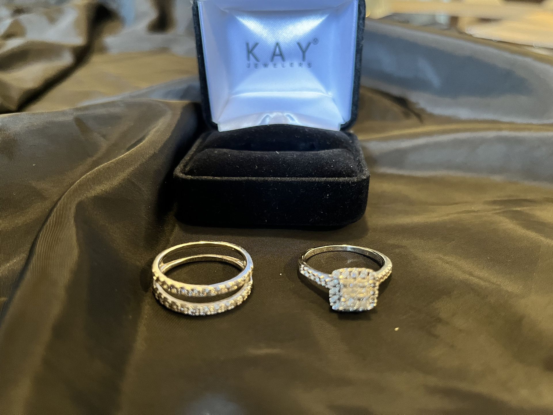 Multi-diamond Engagement Ring & Wedding Band Set