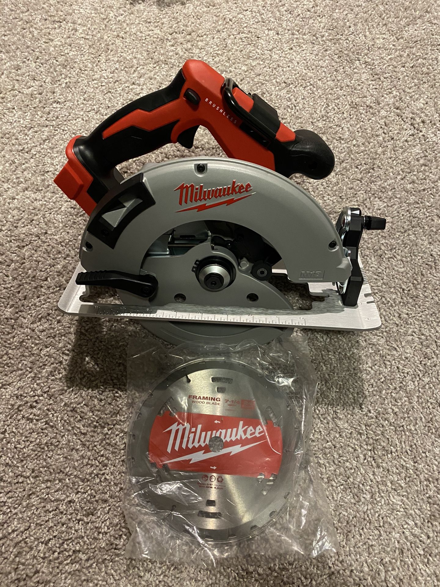 Milwaukee M18 2631-20 18-Volt 7-1/4-Inch Brushless Circular Saw - Bare Tool