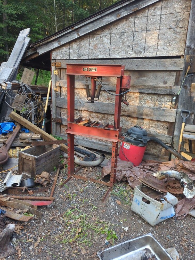Red Arrow Tow Bar Manufacturing Company 25 Ton Press With With Remote