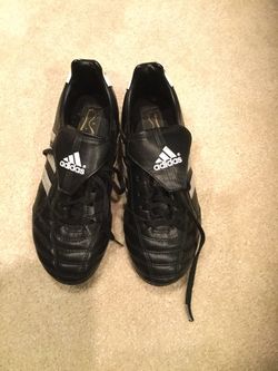 Soccer cleats black like new