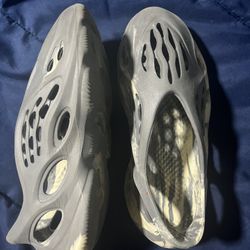 Yeezy Slides Size 6 or 7 No Box