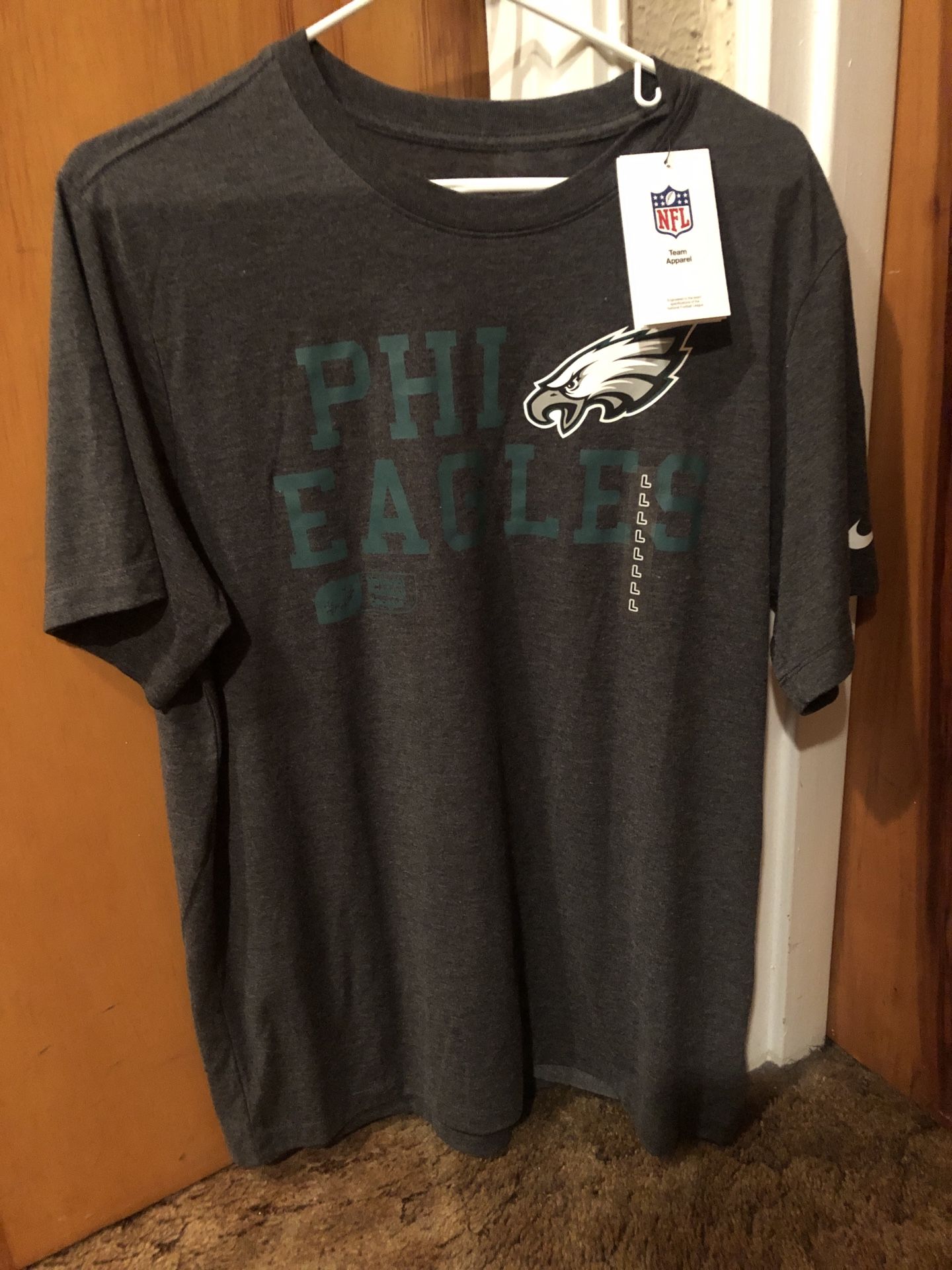 Men’s L Philadelphia Eagles Tshirt