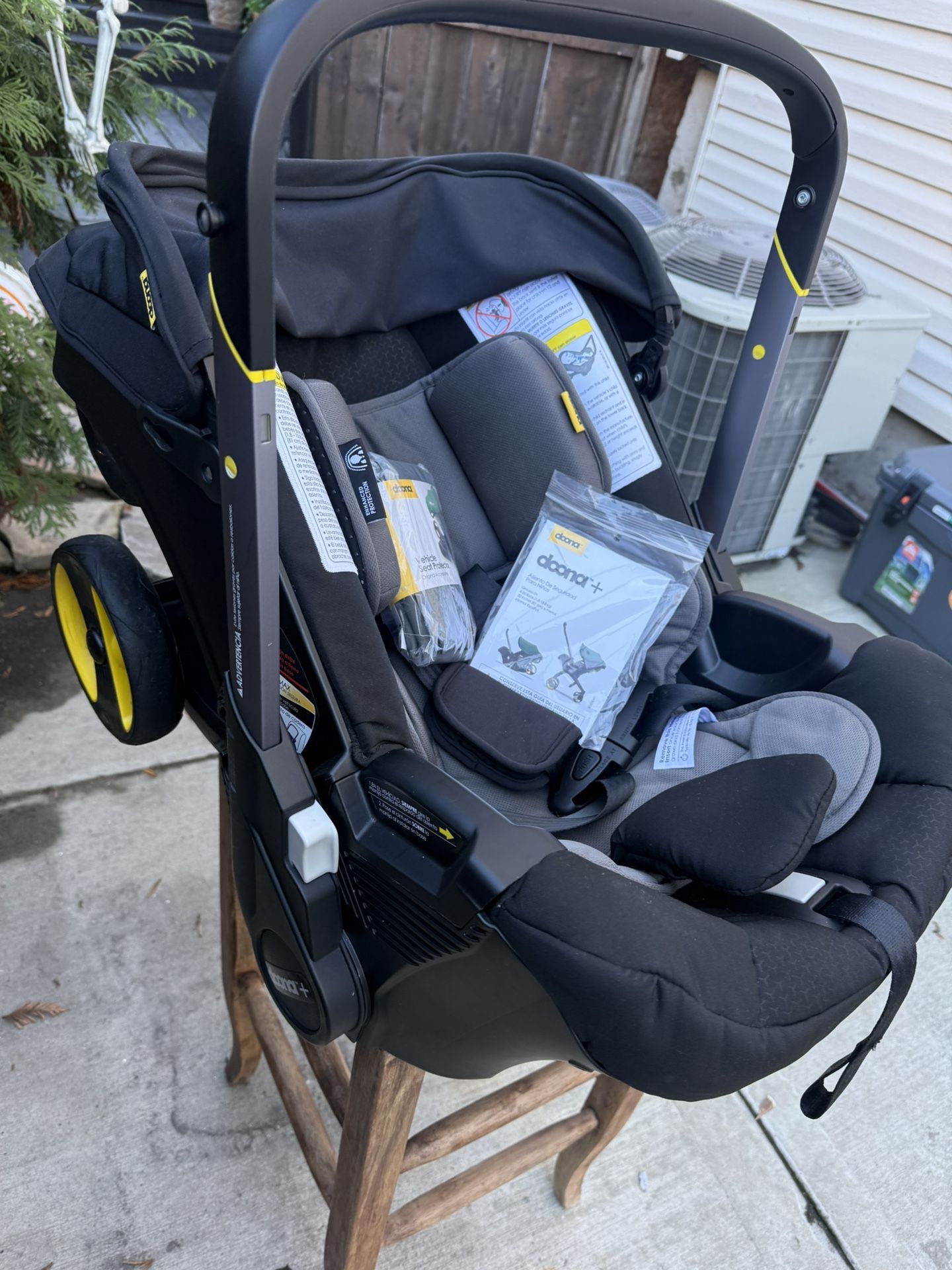 Doona XL Stroller + Base.