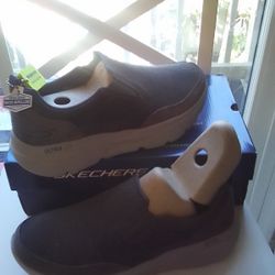 NEW mens Size 11 