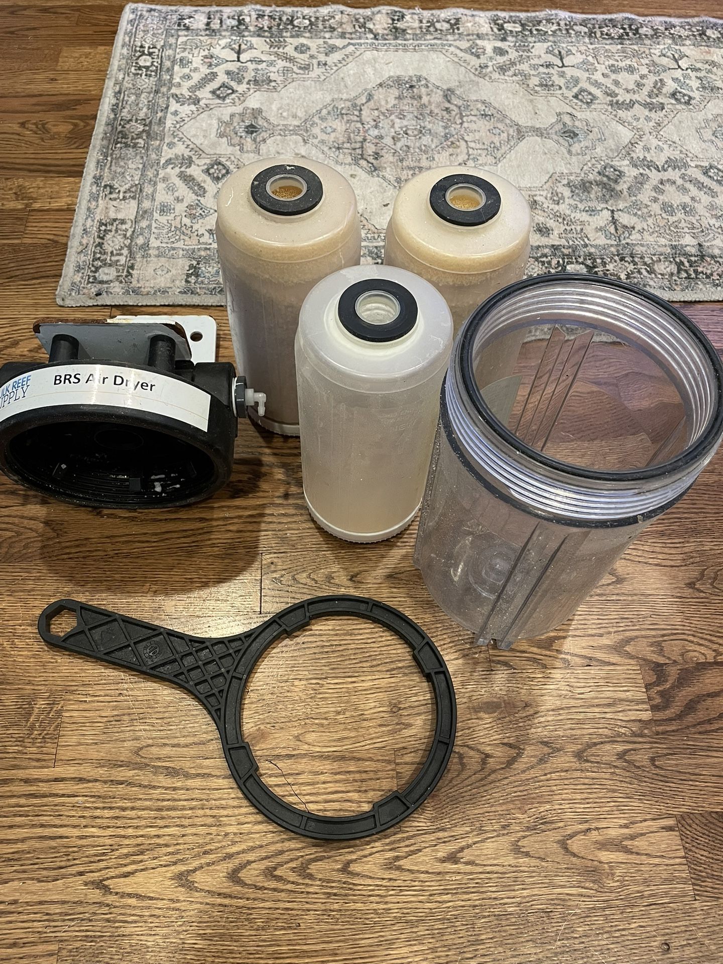 Bulk reef supply air dryer media canisters