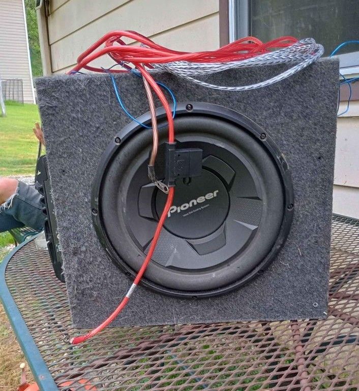 Pioneer 12' Subwoofer And Alpine Amp