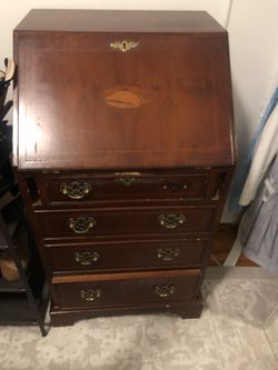 Dresser/ Convertable Desk