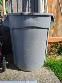 Rubbermaid Brute Commercial Trash Can 44gal