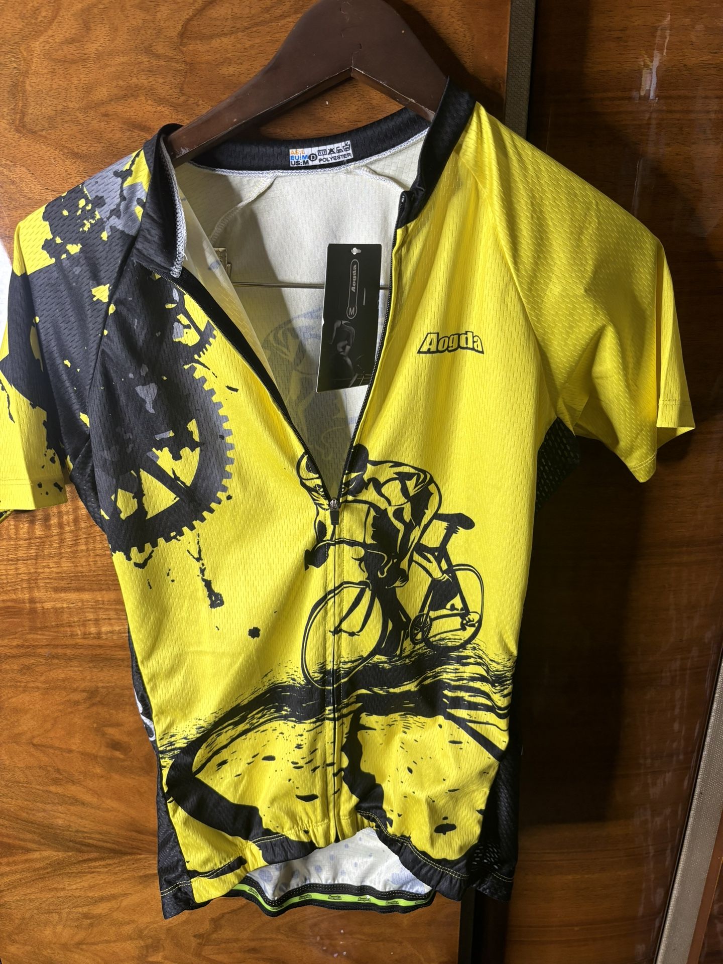Yellow Agoda cycling jersey