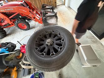 Kmc xd series 20x10 Matte black. Comes with wheels and tires