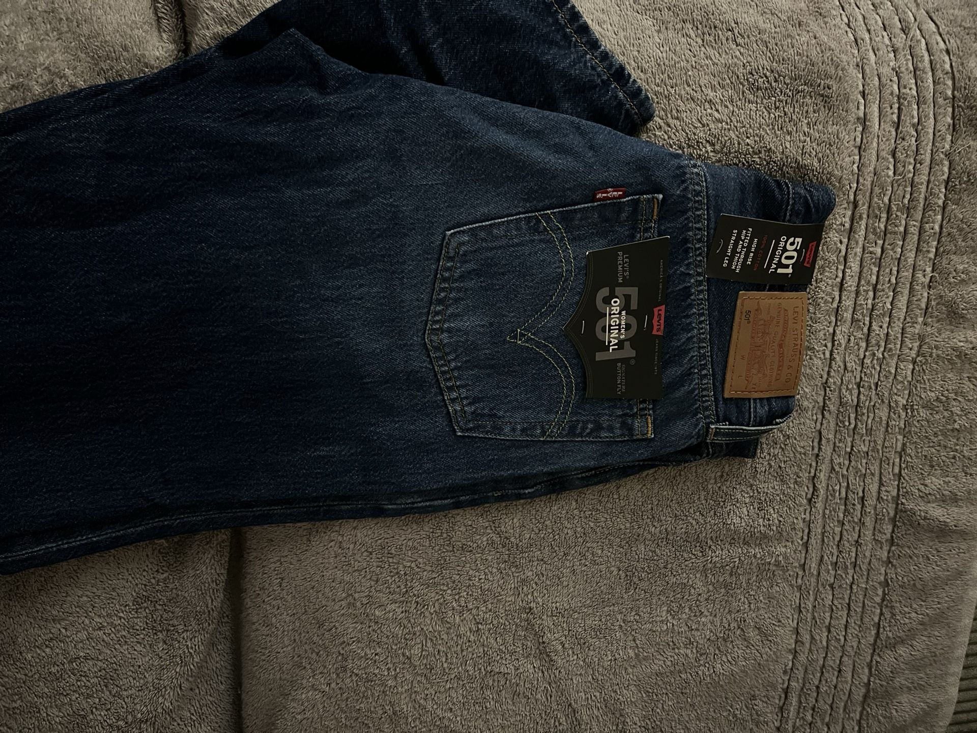 Brand New Levi’s 501 Women’s Straight Jeans 