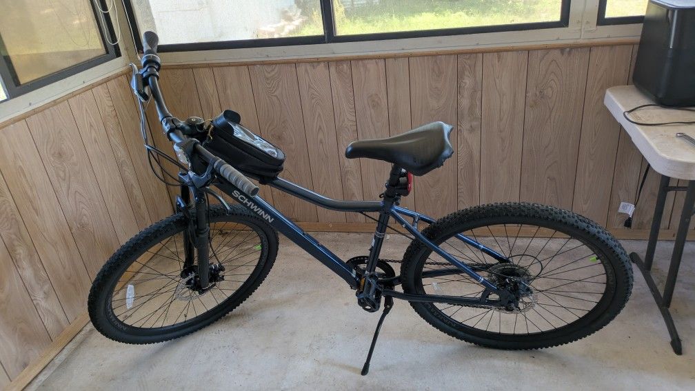 Schwinn 27.5-in Wheels & 7-speed Peddle Bike