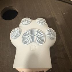 Cat Claw Silicone Facial Cleanser from Miniso