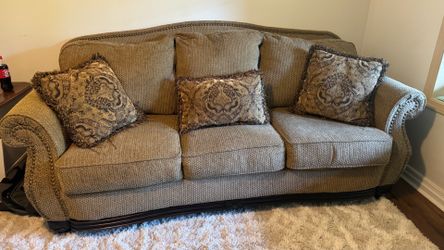 FREE COUCH