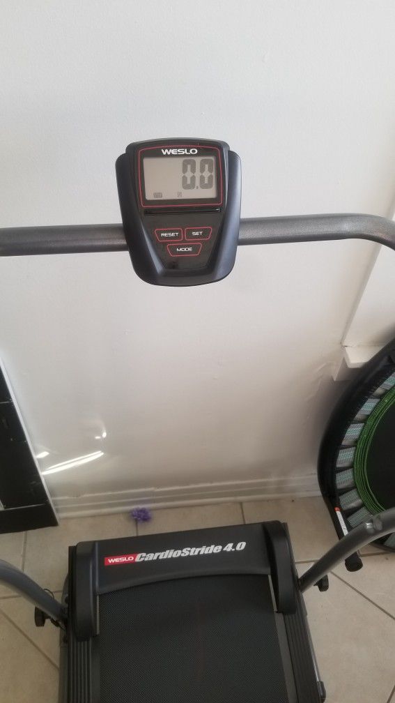 TREADMILL WESLO CARDIOSTRIDE Manual $100