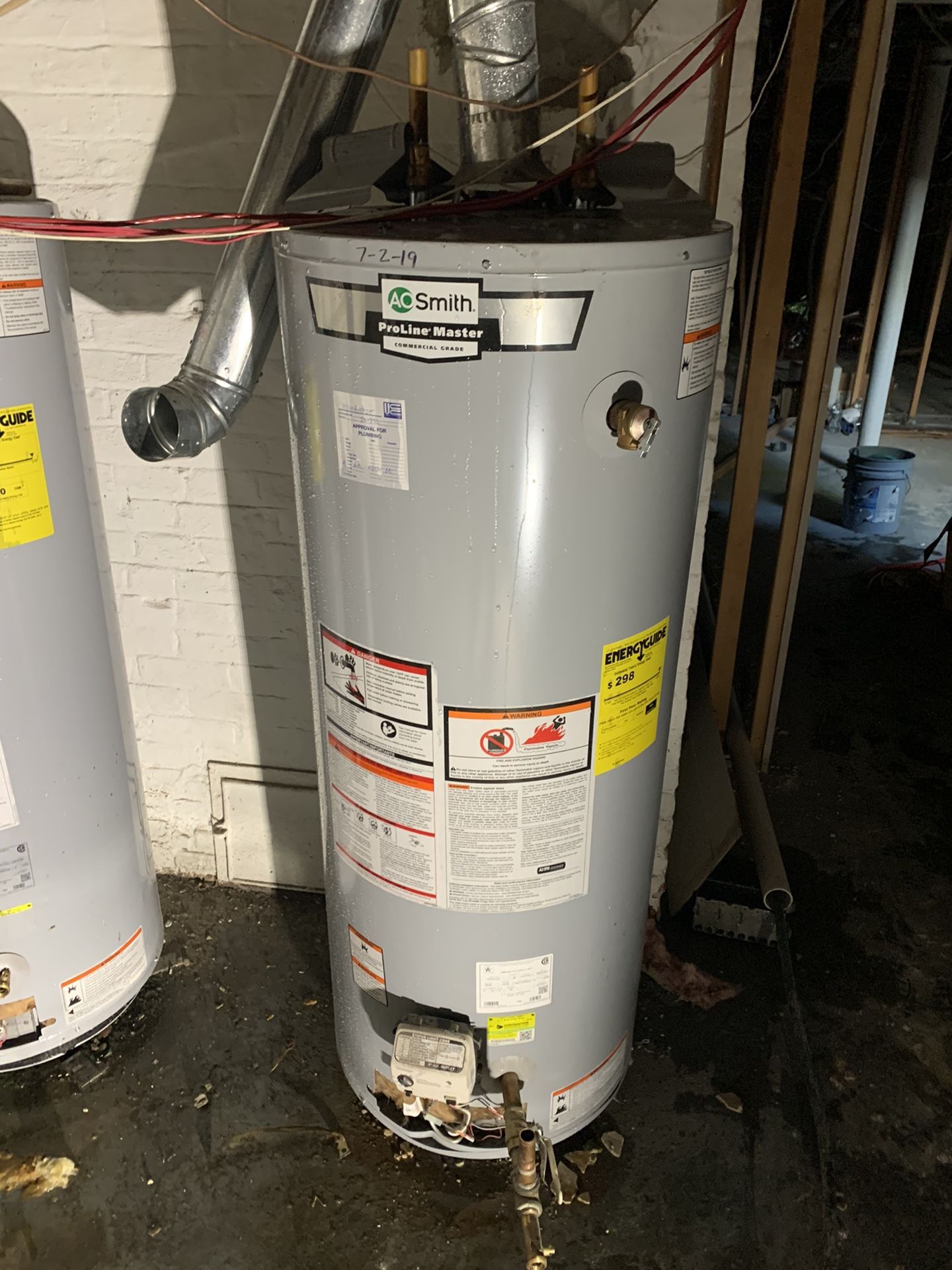 A.O. Smith Proline Master 50 gal. Tall 40 MBH Residential Natural Gas Water  Heater HWR-50 for Sale in Saint-victor, Auvergne-Rhône-Alpes - OfferUp