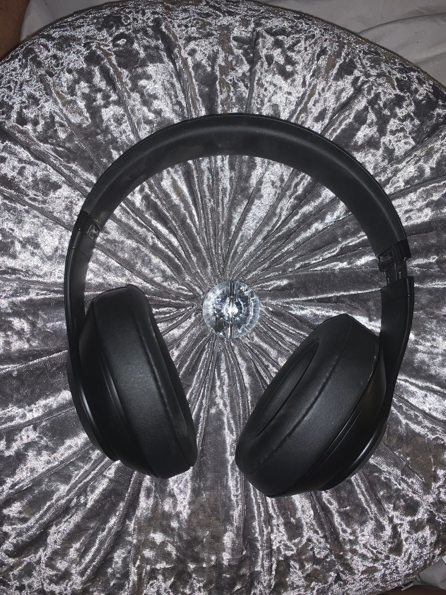 Beats headphones 🎧 wireless studio 3 with USB cord used $145