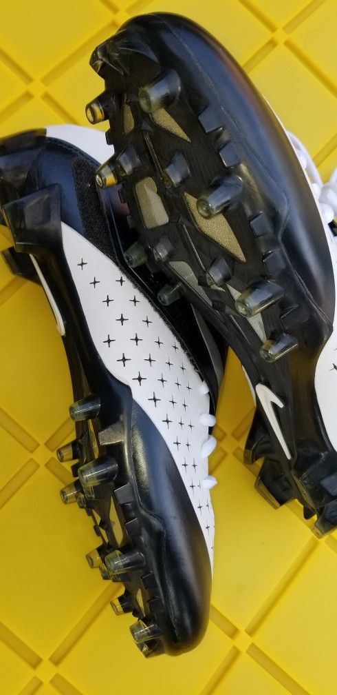 Brand New Nike CJ81 Elite TD Football Cleats Black White Calvin Johnson  Adult Sizes 8.5, 9, 9.5, 10, 12 for Sale in Irwindale, CA - OfferUp