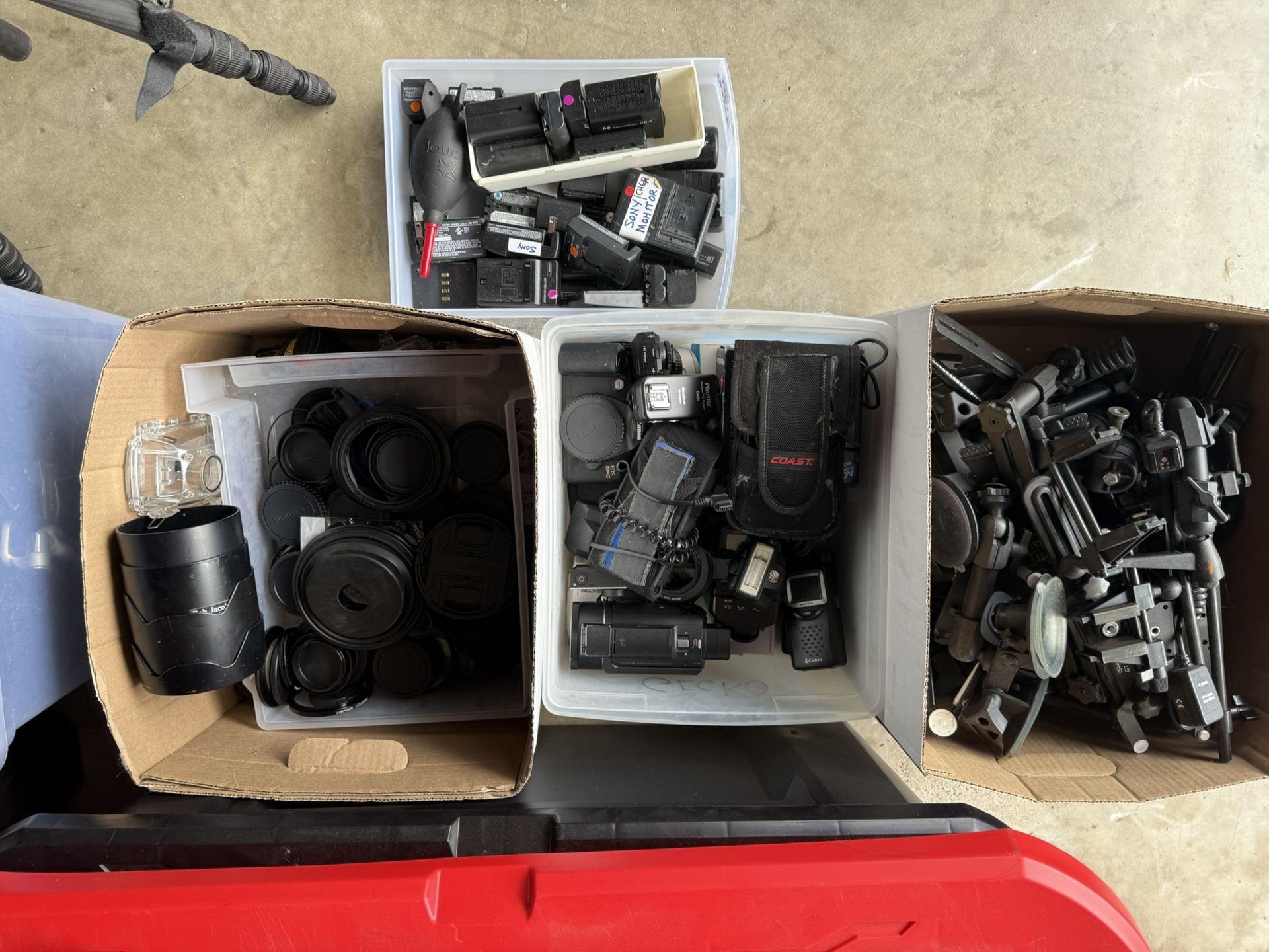 Photo Studio, lighting, Photo equipment, lots of tripods, lots of Photo gear!