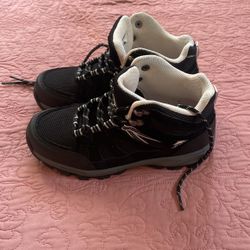 Women’s Hiking Boots Size 8