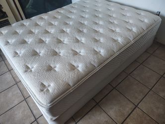 Beautiful Brand New Queen Size Mattress & Boxspring 