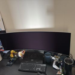 Like-new Samsung Odyssey OLED G9 ultrawide monitor (49”). Lightly used and in excellent condition.